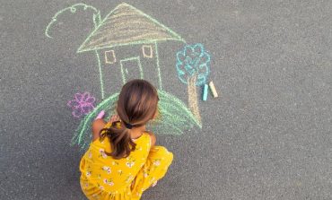 Η εξέταση ανηλίκων μαρτύρων <br/>στο Σπίτι του Παιδιού Θεσσαλονίκης <br/>με βάση την εμπειρία των επαγγελματιών <br/>που το στελεχώνουν