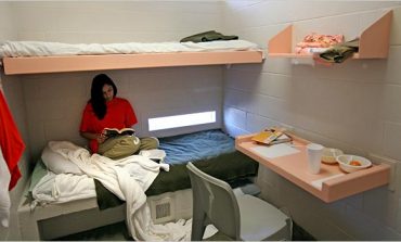 Pay-to-Stay Jails (Φυλακές επί πληρωμή)